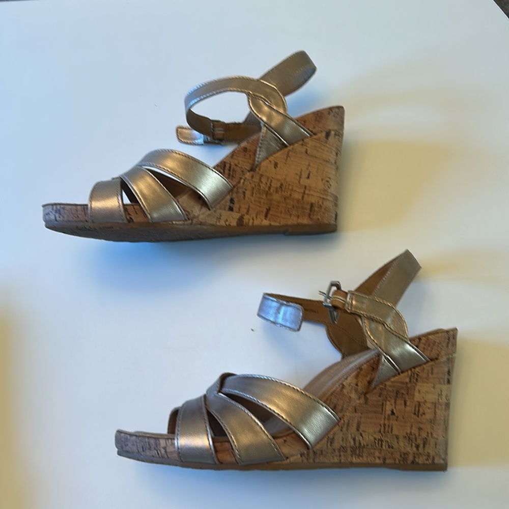 BOC Women's Metallic Rose Gold Sandals Size 9
